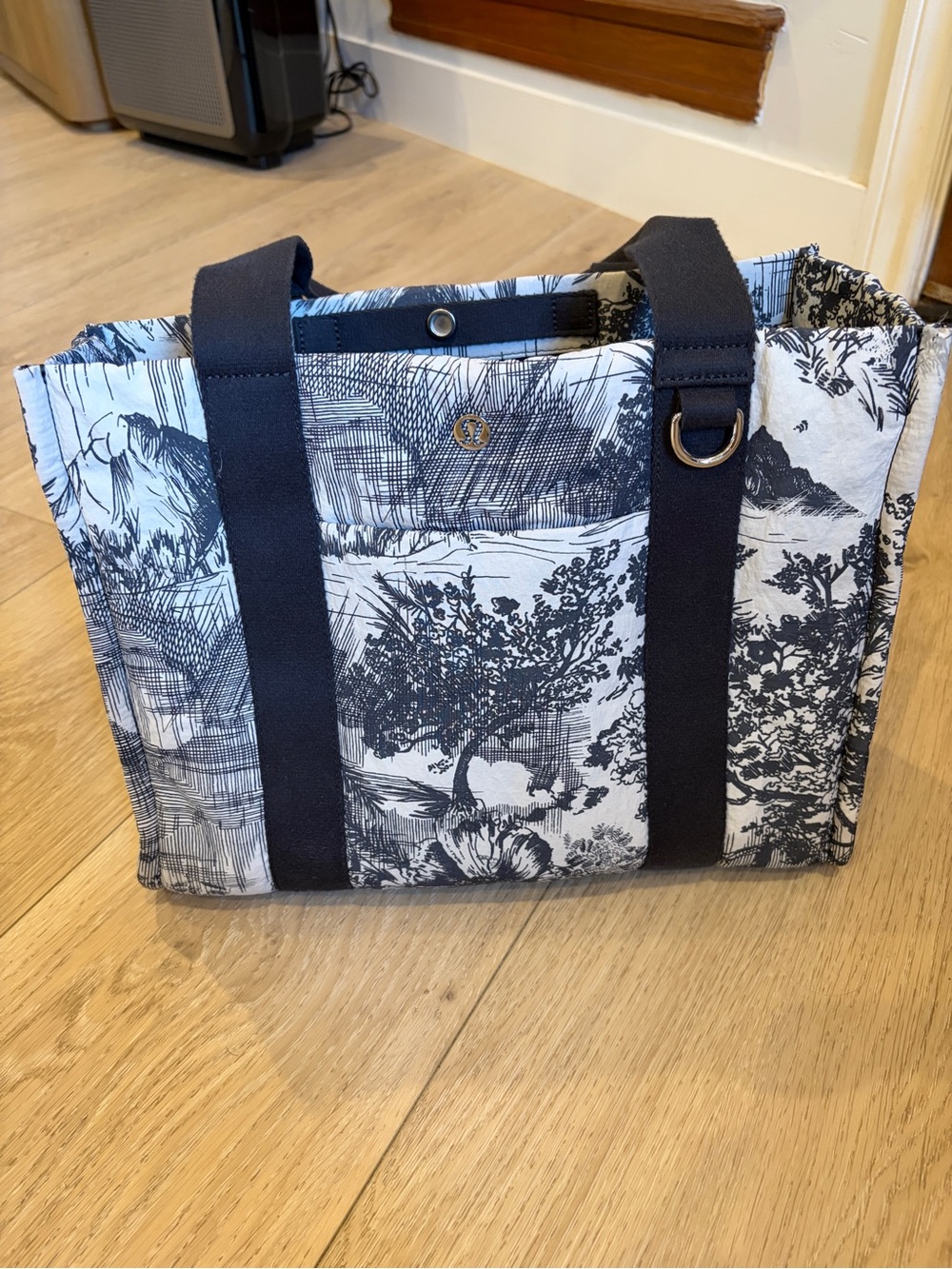 Lululemon 10L boxy tote bag in sketch toile turtle dove/navy